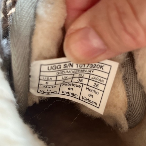 UGG Two Tone Gray Neumel ll - Picture 9 of 9